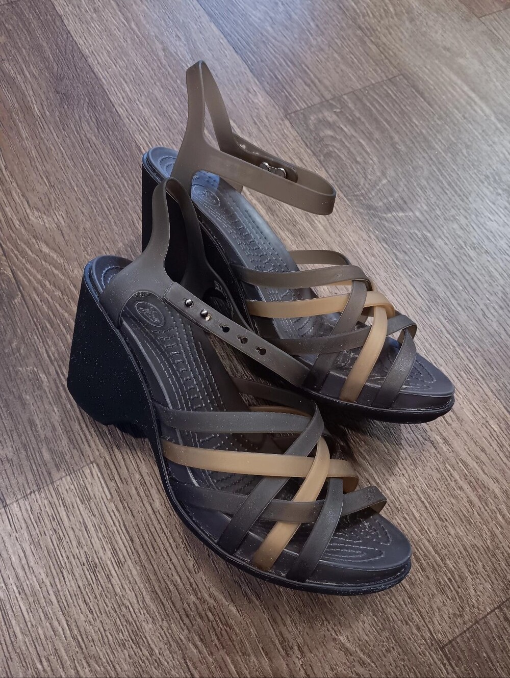 Crocs Huaraches Wedge Womens Sandals Shoes Size 7 brown